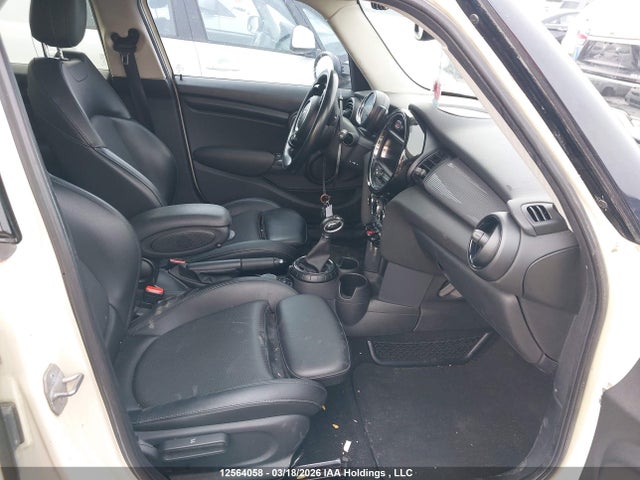 Mini 5 Door Cooper 2016 WMWXU1C59G2D09237 Image 5