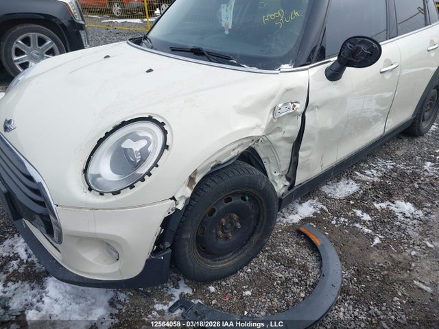 Mini 5 Door Cooper 2016 WMWXU1C59G2D09237 Image 6