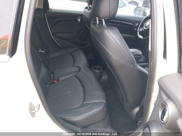 Mini 5 Door Cooper 2016 WMWXU1C59G2D09237 Image 8