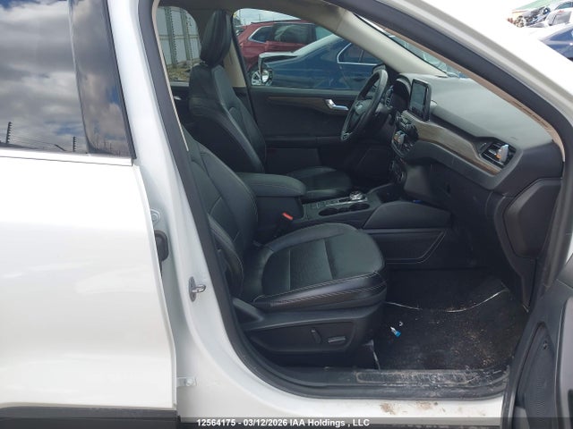 1FMCU9J95LUB51511 Ford Escape Titanium