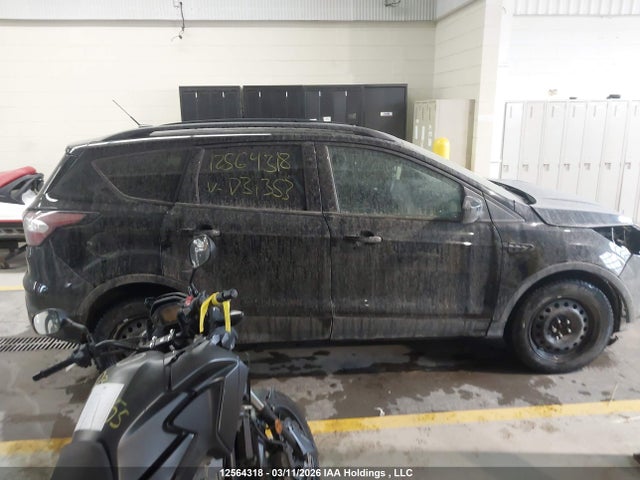12564318 :رقم المزاد ، 1FMCU9G96HUD31353 vin ، 2017 Ford Escape Se مزاد بيع