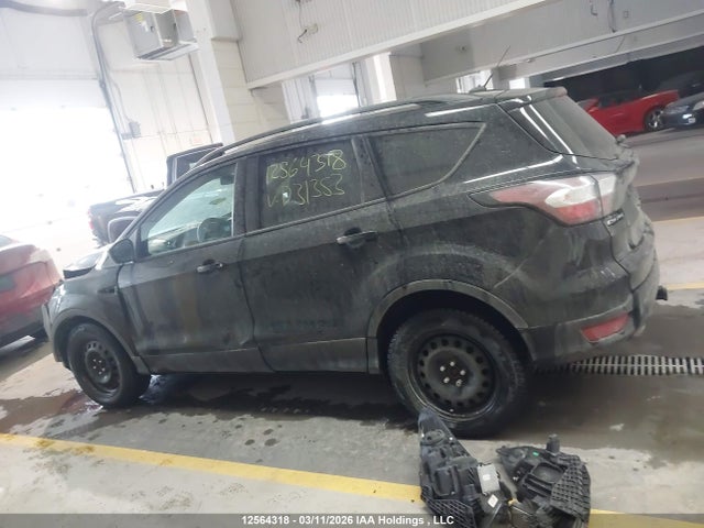 12564318 :رقم المزاد ، 1FMCU9G96HUD31353 vin ، 2017 Ford Escape Se مزاد بيع