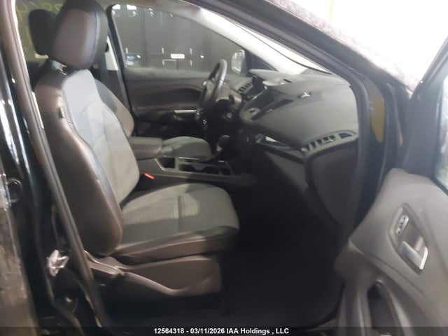 12564318 :رقم المزاد ، 1FMCU9G96HUD31353 vin ، 2017 Ford Escape Se مزاد بيع
