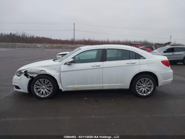 2013 Chrysler 200 Limited მანქანა იყიდება აუქციონზე, vin: 1C3CCBCG4DN773348, აუქციონის ნომერი: 12564452