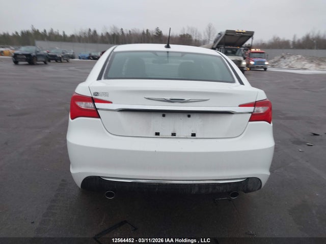 2013 Chrysler 200 Limited მანქანა იყიდება აუქციონზე, vin: 1C3CCBCG4DN773348, აუქციონის ნომერი: 12564452