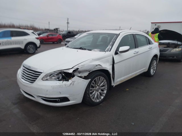 2013 Chrysler 200 Limited მანქანა იყიდება აუქციონზე, vin: 1C3CCBCG4DN773348, აუქციონის ნომერი: 12564452
