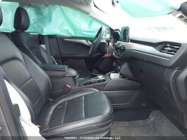 1FMCU9J91NUA76969 Ford Escape Titanium