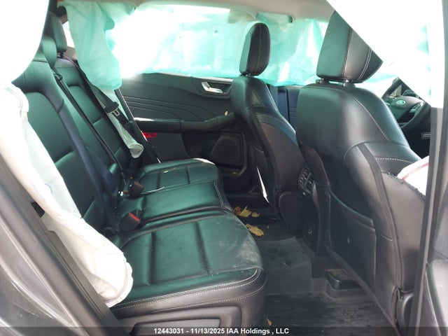 1FMCU9J91NUA76969 Ford Escape Titanium