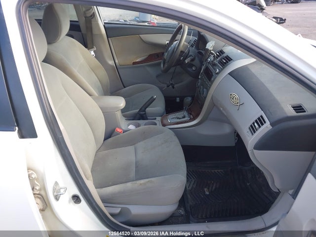 12564520 :رقم المزاد ، 2T1BU4EE8BC561709 vin ، 2011 Toyota Corolla Le مزاد بيع