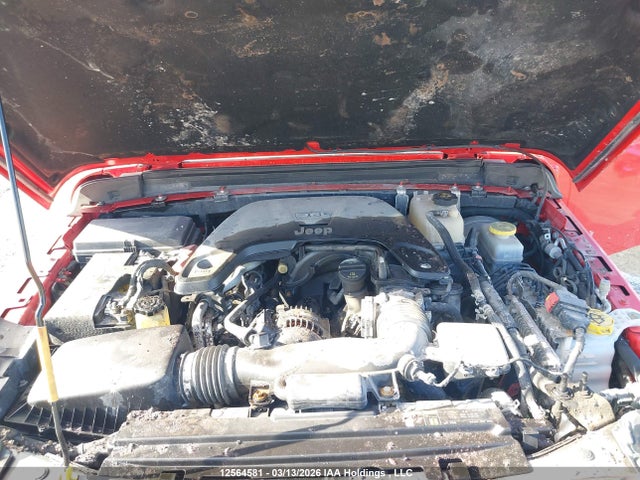 1C4HJXDG7JW114141 Jeep Wrangler Unlimited Sport