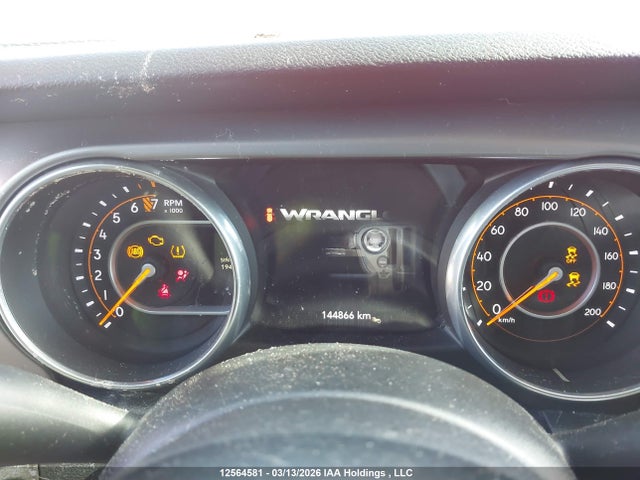 1C4HJXDG7JW114141 Jeep Wrangler Unlimited Sport