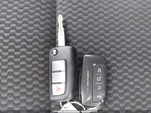 JN1BJ1CR9KW333922 Nissan Qashqai S/sl/sv
