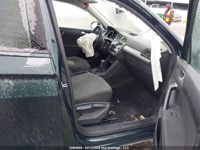 12564680 :رقم المزاد ، 3VV0B7AX7JM165462 vin ، 2018 Volkswagen Tiguan Trendline مزاد بيع