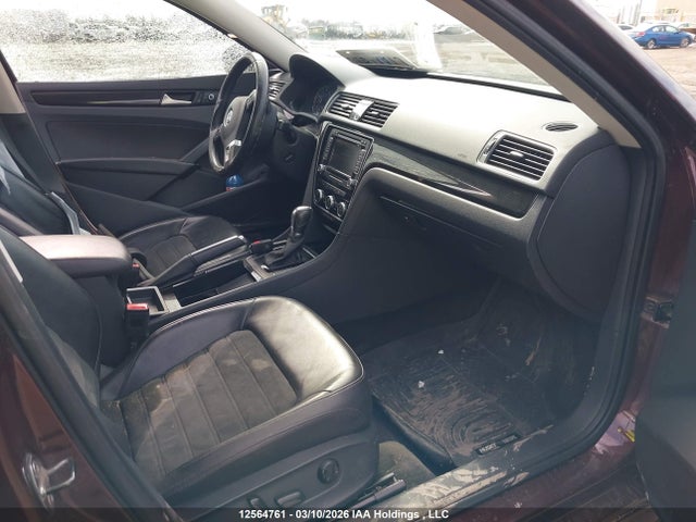 2012 Volkswagen Passat 2.5l Highline მანქანა იყიდება აუქციონზე, vin: 1VWCH7A36CC071453, აუქციონის ნომერი: 12564761