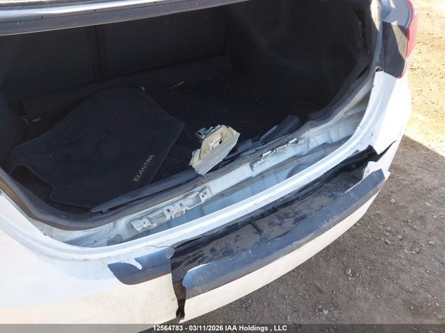 2013 Hyundai Elantra Gl მანქანა იყიდება აუქციონზე, vin: 5NPDH4AE0DH215947, აუქციონის ნომერი: 12564783