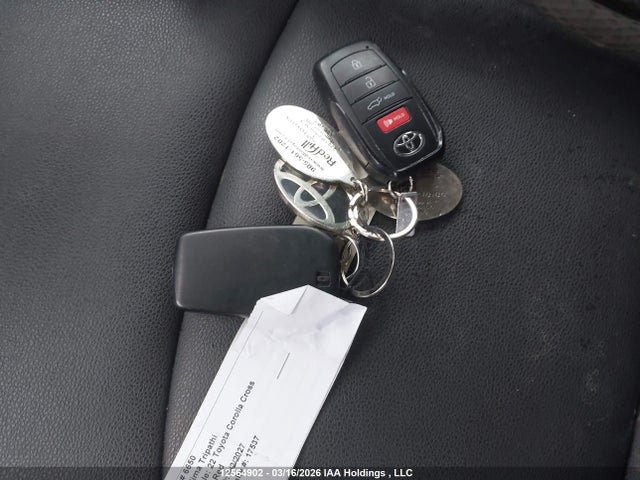 12564902 :رقم المزاد ، 7MUDAABG6NV024151 vin ، 2022 Toyota Corolla Cross Xle مزاد بيع