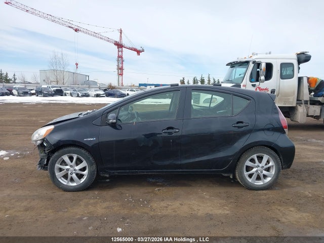 JTDKDTB31G1127625 Toyota PRIUS C