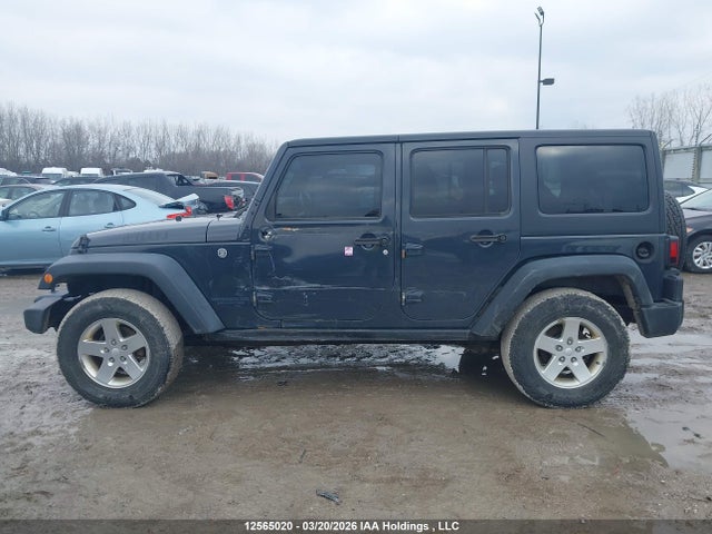 1C4BJWDGXGL268756 Jeep Wrangler Unlimited Sport