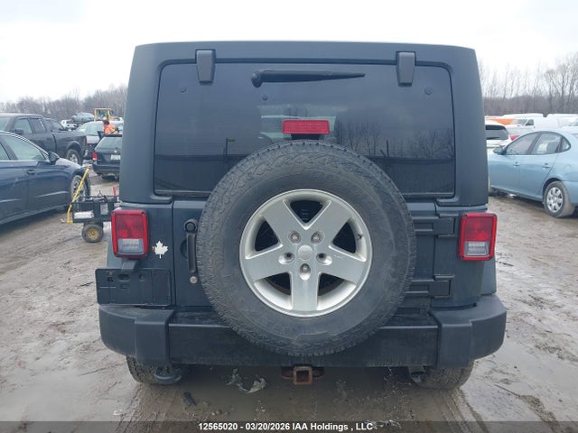 1C4BJWDGXGL268756 Jeep Wrangler Unlimited Sport