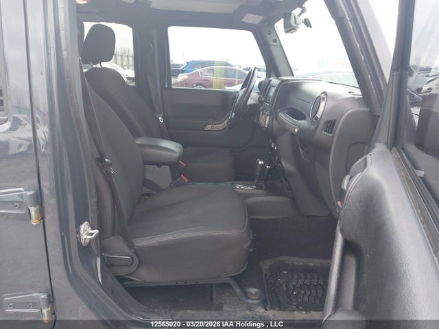 1C4BJWDGXGL268756 Jeep Wrangler Unlimited Sport