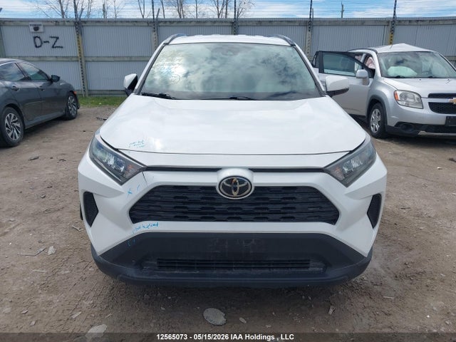 12565073 :رقم المزاد ، 2T3B1RFV7MC216864 vin ، 2021 Toyota Rav4 Le مزاد بيع