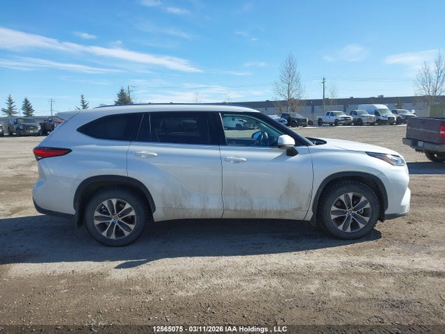 5TDGZRBHXMS057045 Toyota Highlander Xle