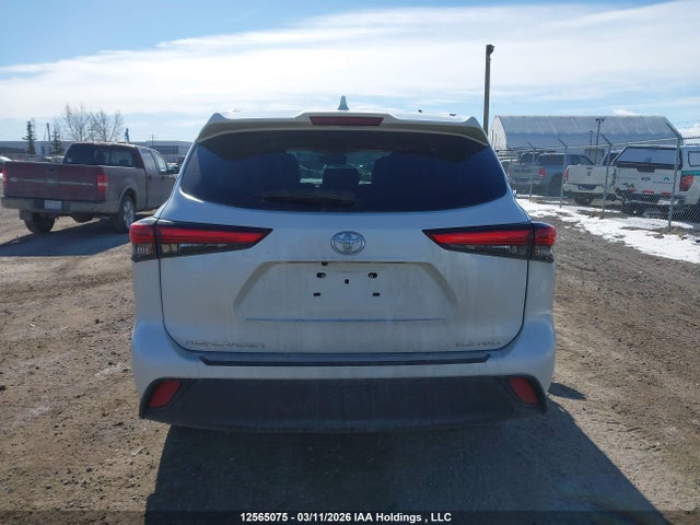 5TDGZRBHXMS057045 Toyota Highlander Xle