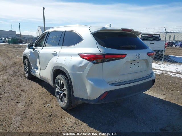 5TDGZRBHXMS057045 Toyota Highlander Xle