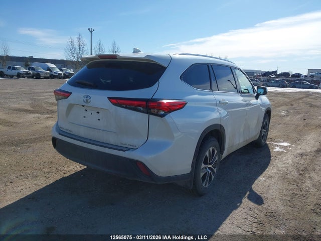 5TDGZRBHXMS057045 Toyota Highlander Xle