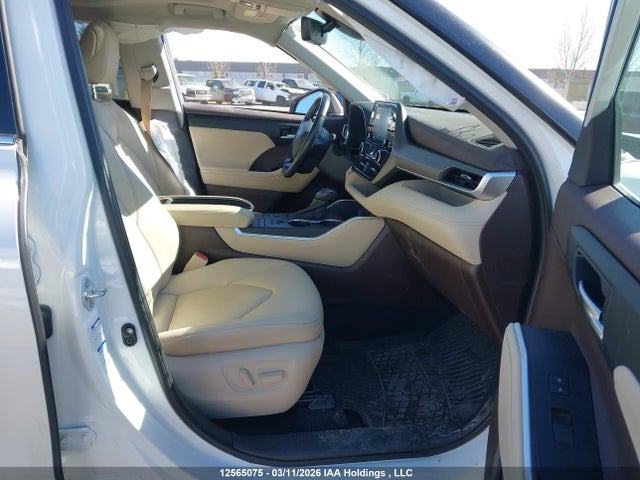 5TDGZRBHXMS057045 Toyota Highlander Xle