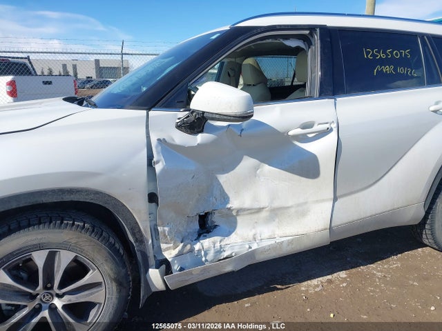 5TDGZRBHXMS057045 Toyota Highlander Xle
