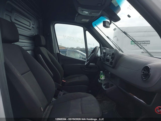 W1Y4KCHY9RP692590 Mercedes-Benz Sprinter 2500