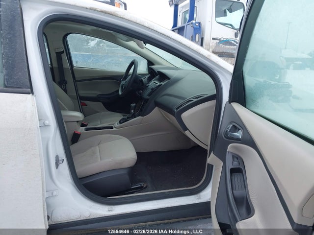 12554646 :رقم المزاد ، 1FADP3K28FL303232 vin ، 2015 Ford Focus Se مزاد بيع