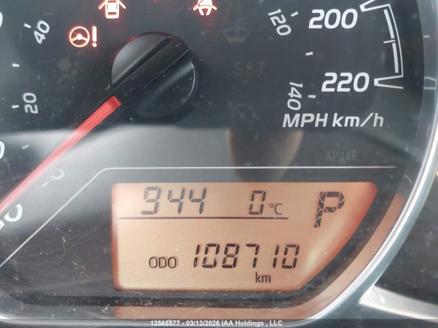 VNKKTUD35JA089238 Toyota YARIS LE