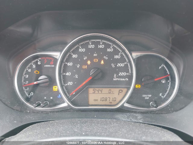 VNKKTUD35JA089238 Toyota YARIS LE