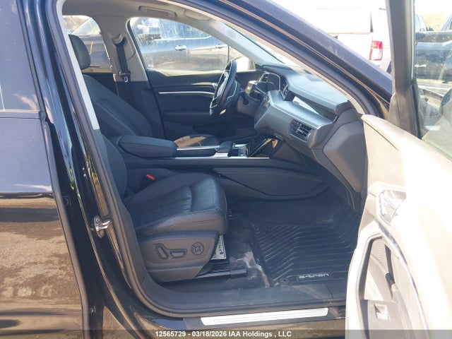 WA1VAAGE0KB022799 Audi E-tron Prestige
