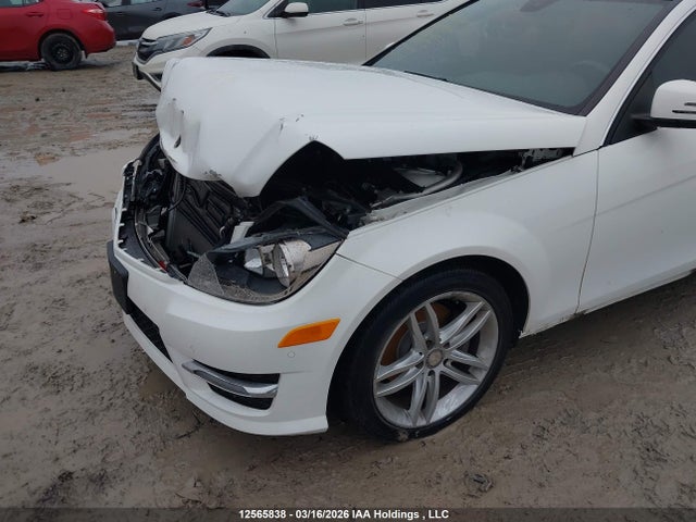 2013 Mercedes-benz C 250 მანქანა იყიდება აუქციონზე, vin: WDDGJ4HB9DG002292, აუქციონის ნომერი: 12565838