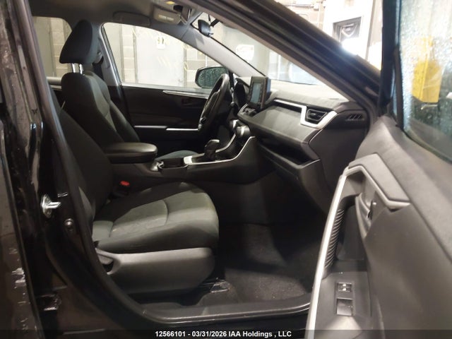 12566101 :رقم المزاد ، 2T3B1RFV3MC161023 vin ، 2021 Toyota Rav4 Le مزاد بيع