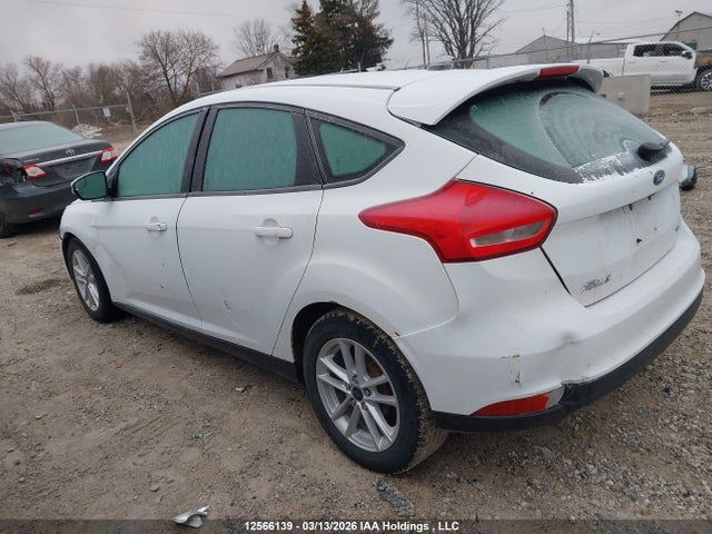 Ford FOCUS SE 2017 1FADP3K27HL326228 Image 3