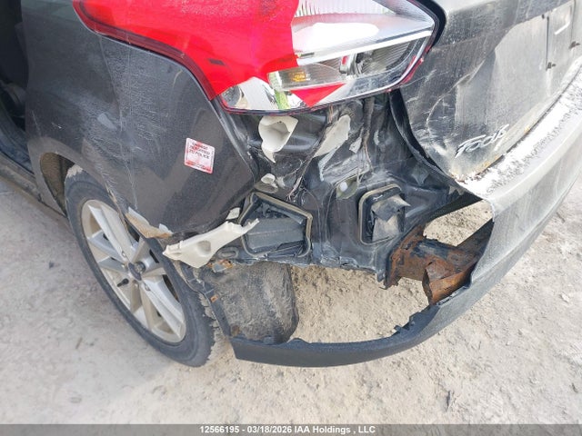 1FADP3K22GL316527 Ford FOCUS SE