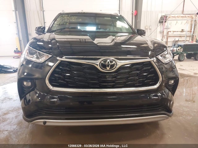 Продажа на аукционе авто 2022 Toyota Highlander Platinum, vin: 5TDFZRBH1NS195537, номер лота: 12566329