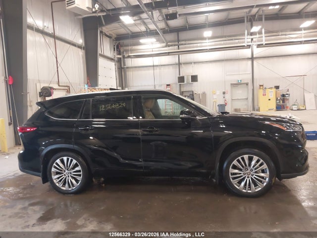 Продажа на аукционе авто 2022 Toyota Highlander Platinum, vin: 5TDFZRBH1NS195537, номер лота: 12566329