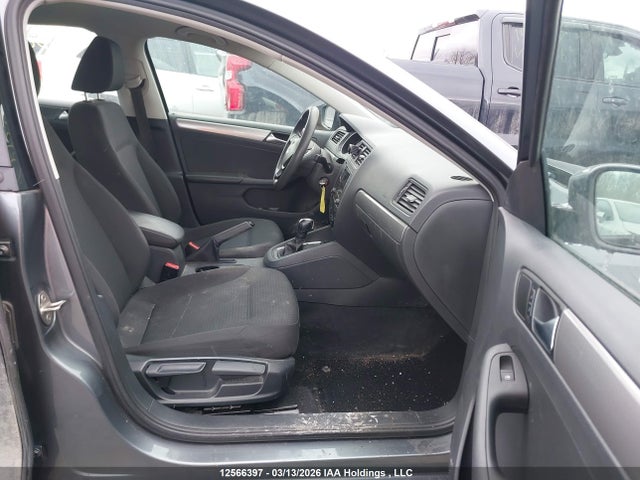 12566397 :رقم المزاد ، 3VW2B7AJ4HM331317 vin ، 2017 Volkswagen Jetta مزاد بيع