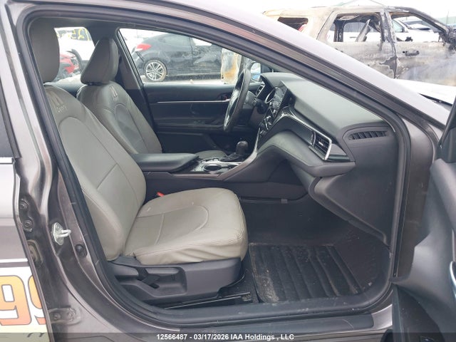 12566487 :رقم المزاد ، 4T1C31AK3MU032123 vin ، 2021 Toyota Camry Le مزاد بيع