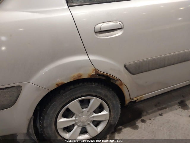 12566495 :رقم المزاد ، KNADE123966172515 vin ، 2006 Kia Rio مزاد بيع