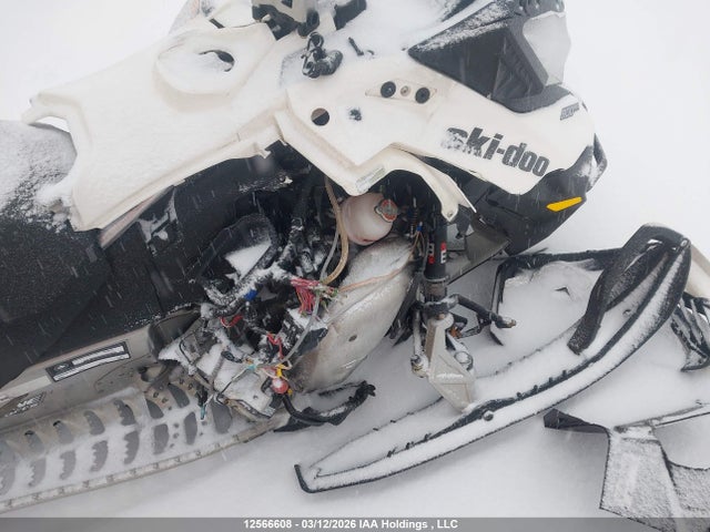 2BPSKDGA9GV000885 Skidoo Expedition