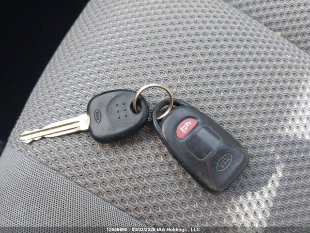 12556660 :رقم المزاد ، KNAFG525287123682 vin ، 2008 Kia Rondo Ex/ex-premium/lx مزاد بيع