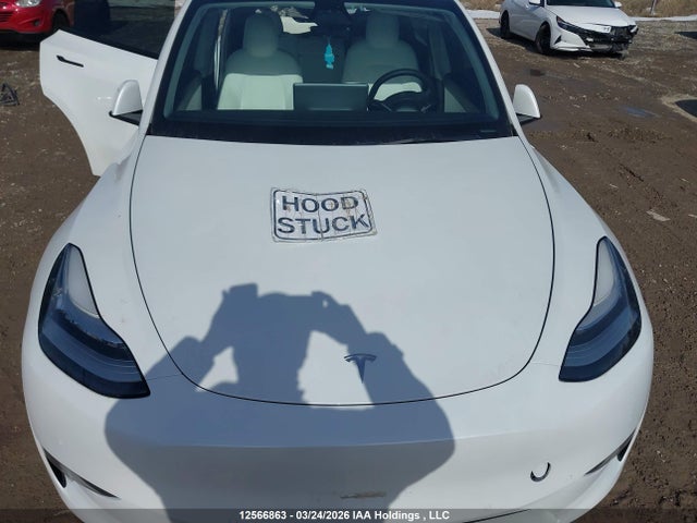 12566863 :رقم المزاد ، 7SAYGDEE6NF368432 vin ، 2022 Tesla Model Y Long Range مزاد بيع