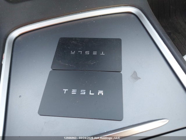 12566863 :رقم المزاد ، 7SAYGDEE6NF368432 vin ، 2022 Tesla Model Y Long Range مزاد بيع