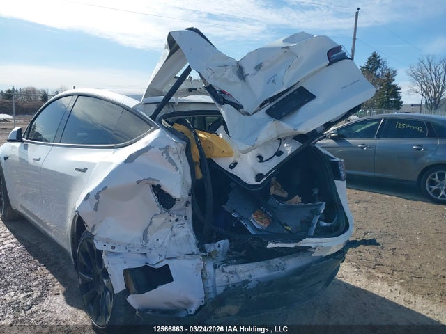 12566863 :رقم المزاد ، 7SAYGDEE6NF368432 vin ، 2022 Tesla Model Y Long Range مزاد بيع